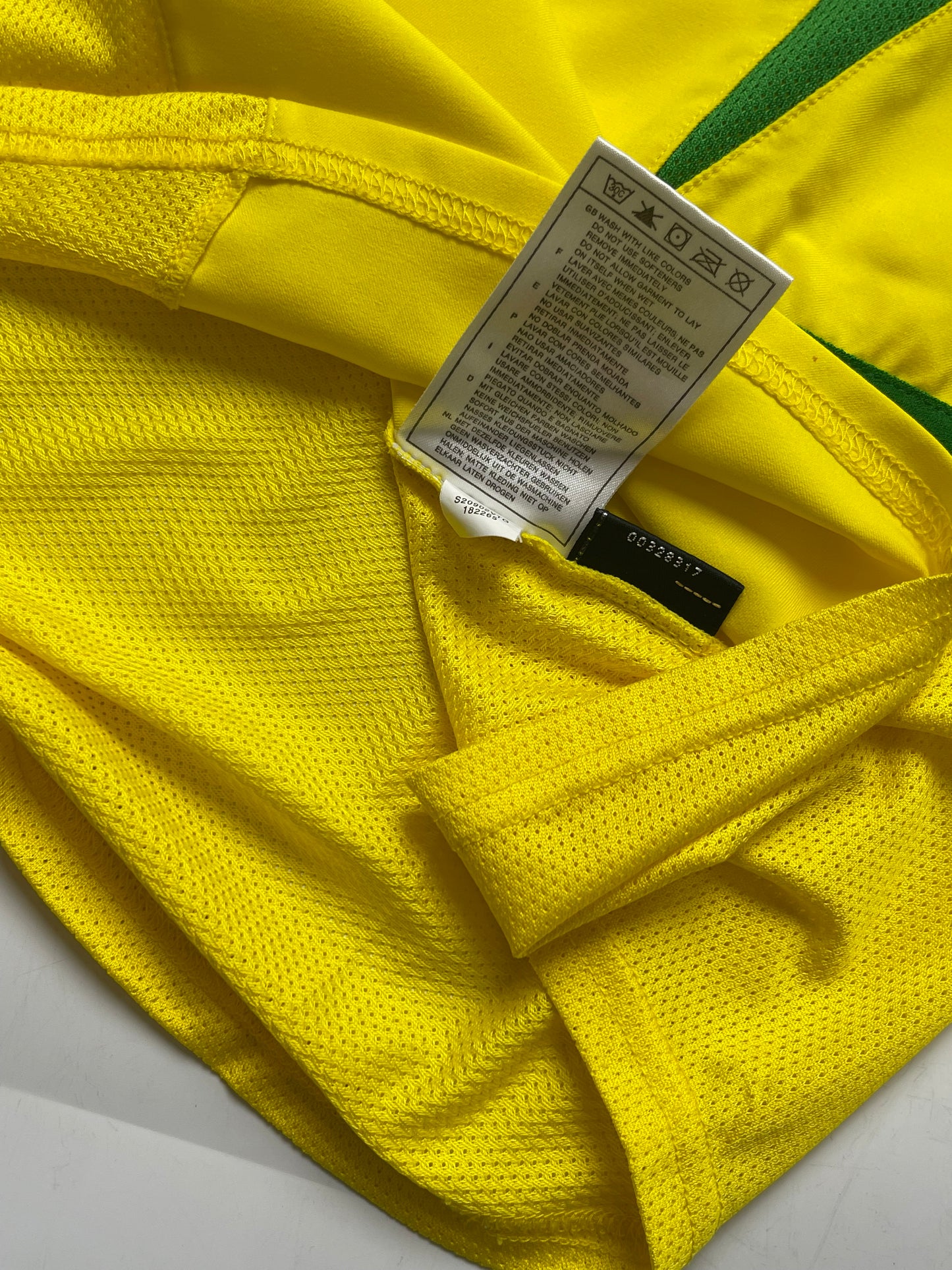 NIKE VINTAGE BRAZIL 2002-04 HOME FC JERSEY