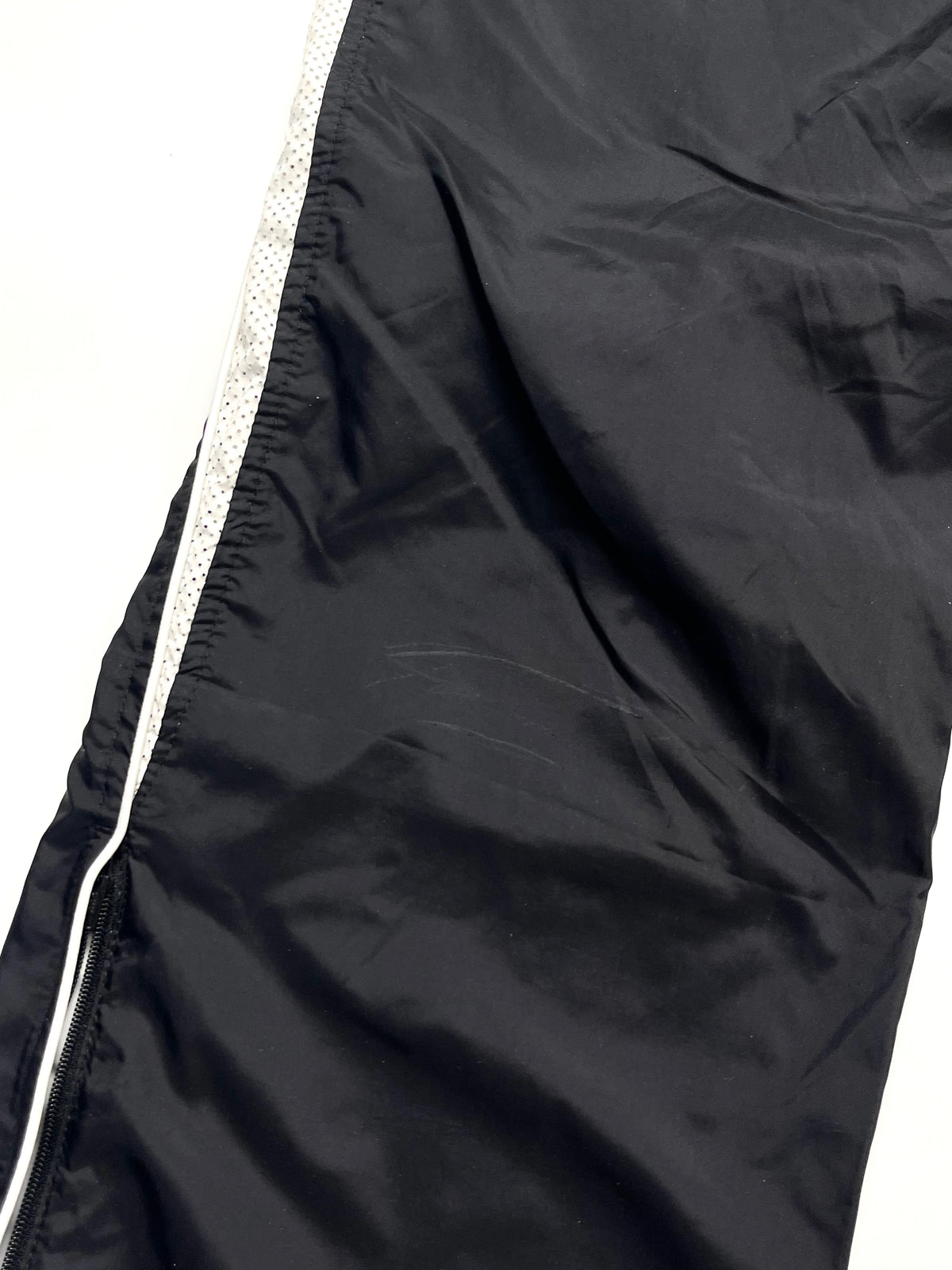 NIKE EARLY 2000s BLACK NYLON TRACKPANTS