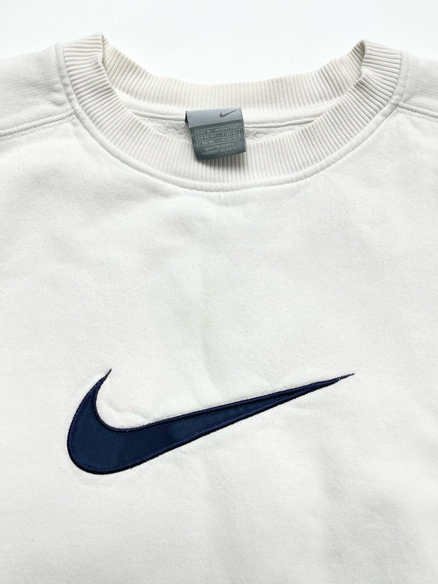 NIKE EARLY 2000s CENTER SWOOSH WHITE CREWNECK SWEATSHIRT