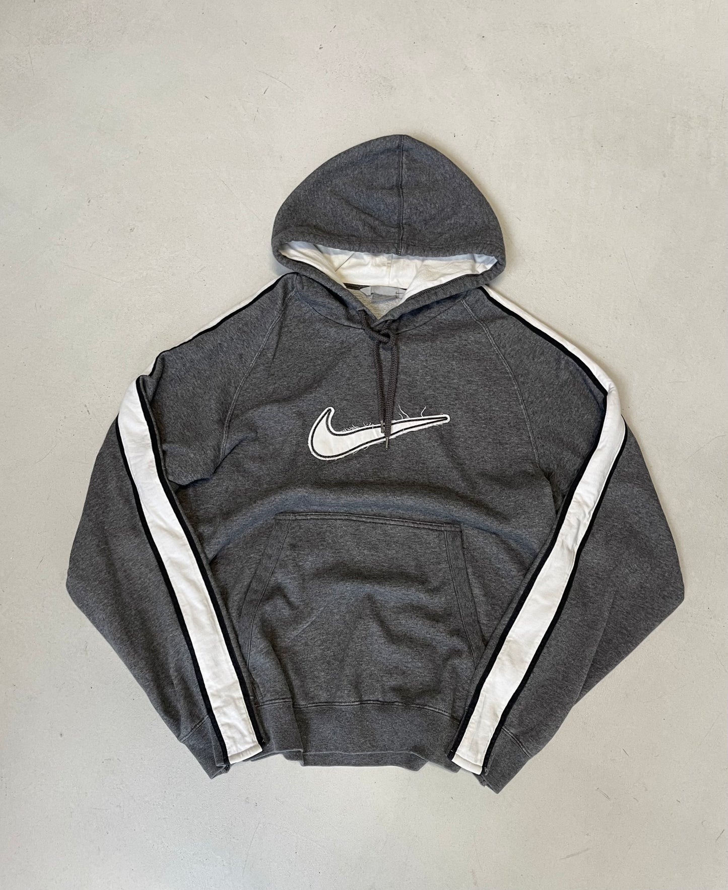 NIKE EARLY 00s VINTAGE GREY HOODIE