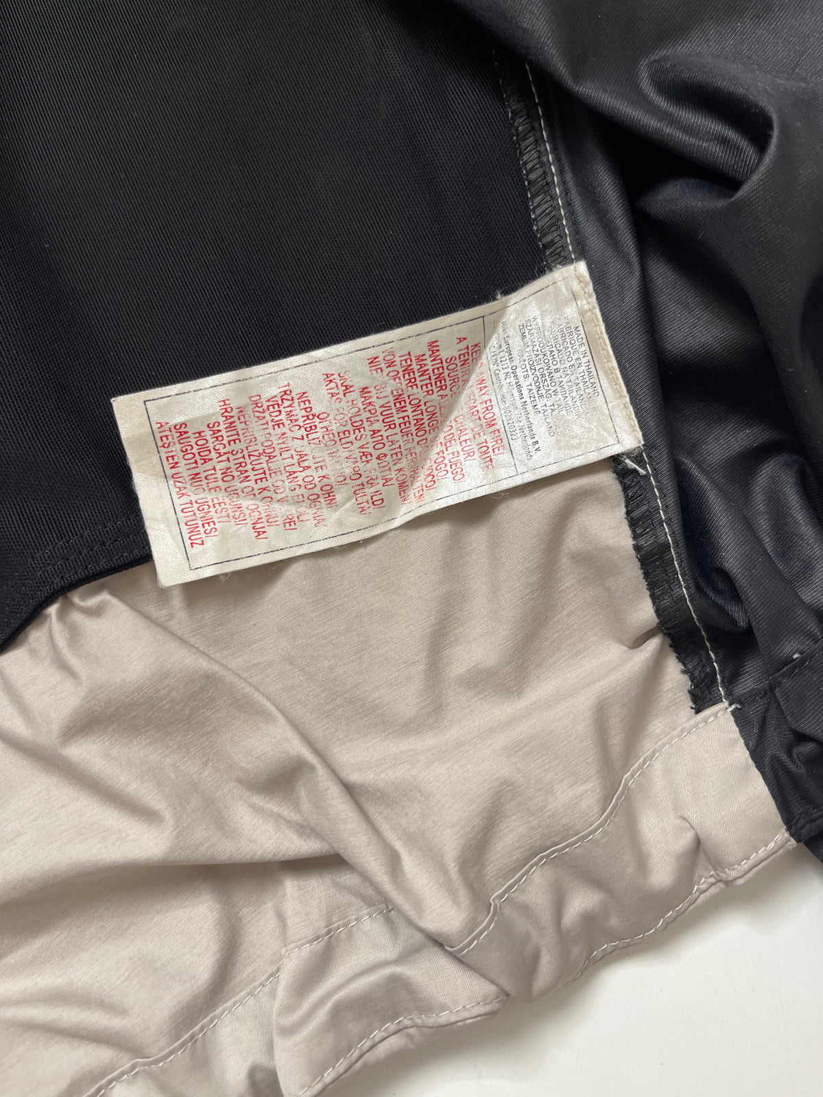 NIKE ACG EARLY 2000s NYLON BLACK TRACKJACKET