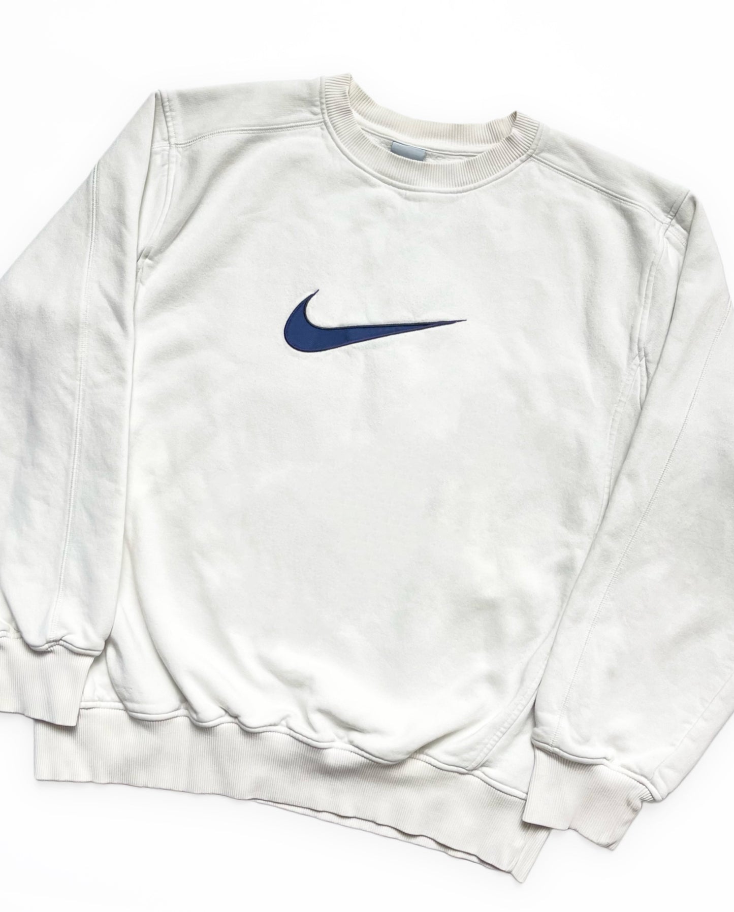 NIKE EARLY 2000s CENTER SWOOSH WHITE CREWNECK SWEATSHIRT
