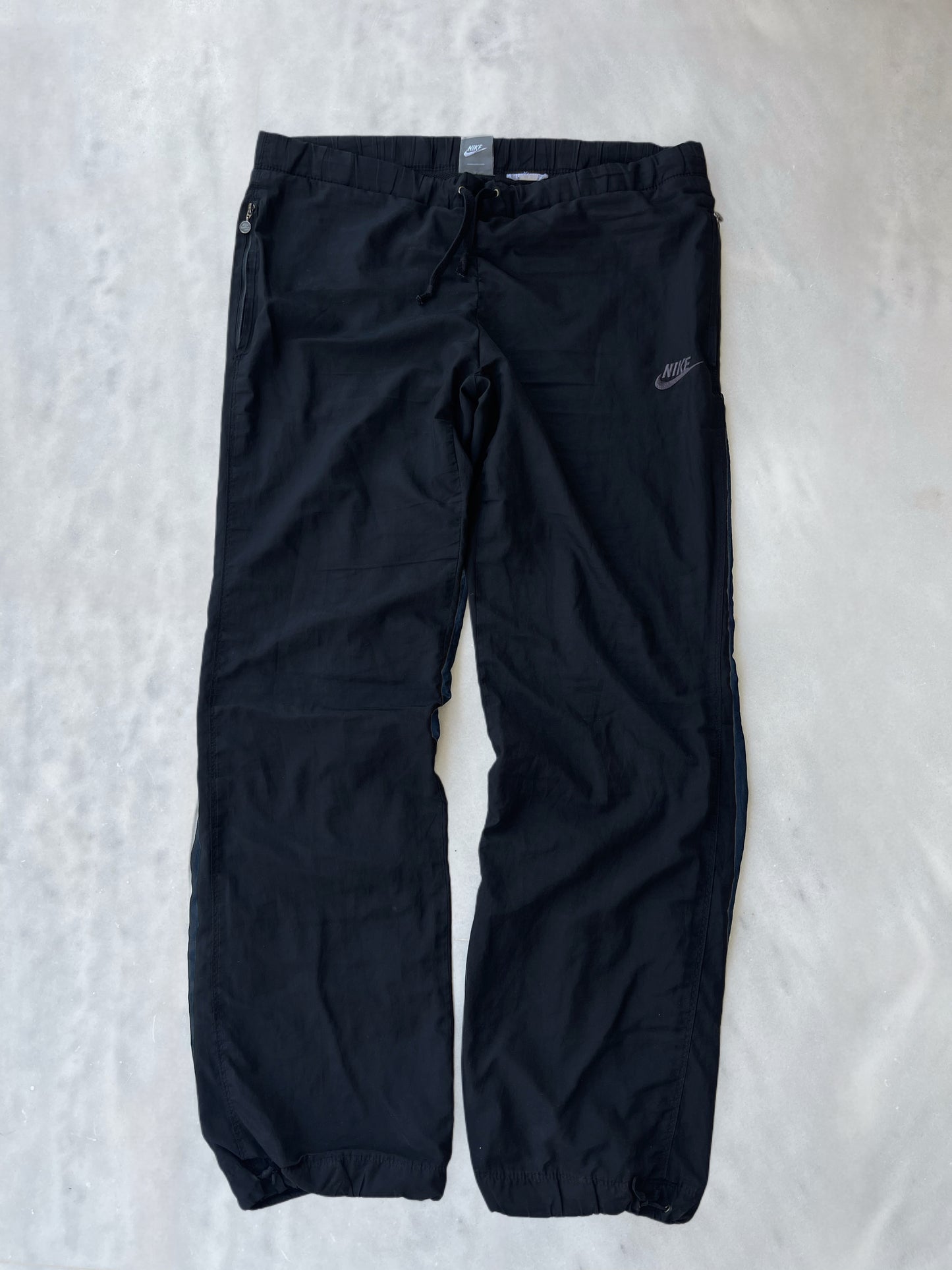 NIKE 2000s BLACK NYLON TRACKPANTS