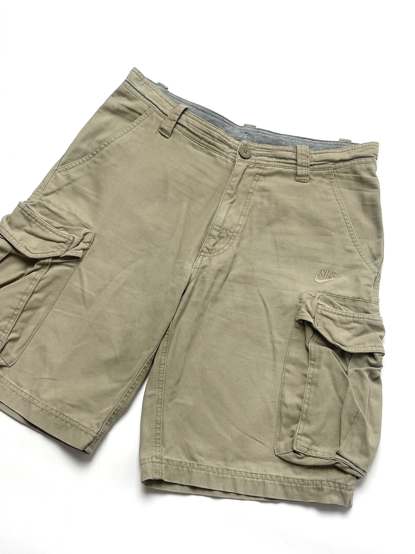 NIKE LATE 2000s BEIGE CARGO BERMUDA PANTS