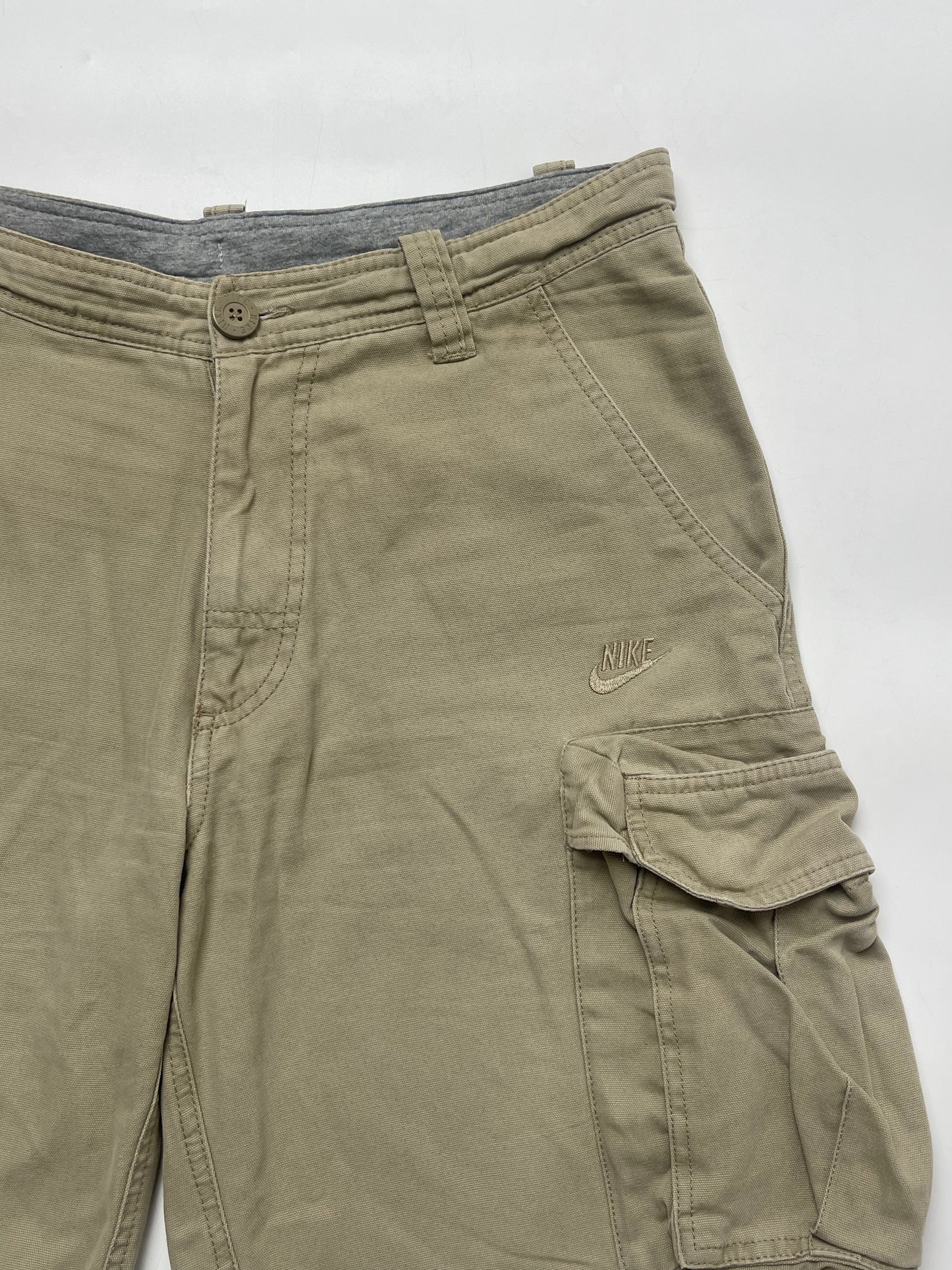 NIKE LATE 2000s BEIGE CARGO BERMUDA PANTS