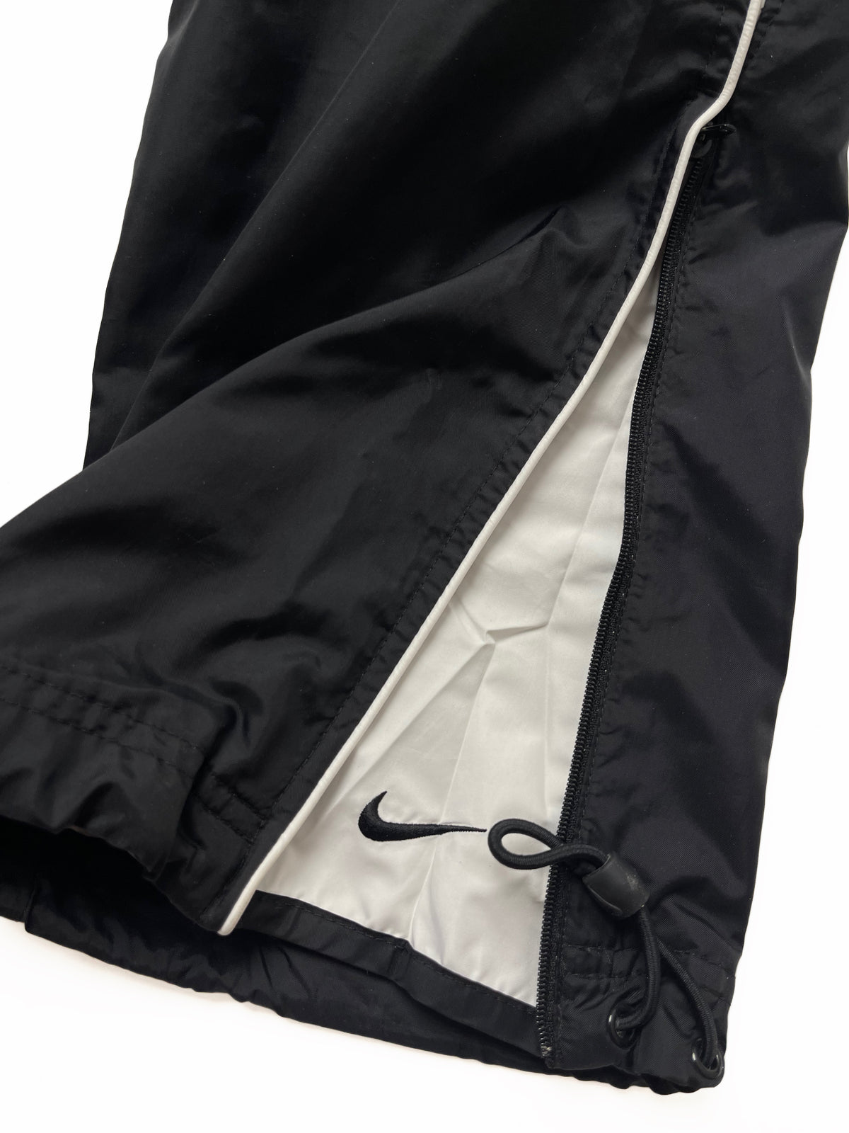 NIKE EARLY 2000s BLACK NYLON TRACKPANTS