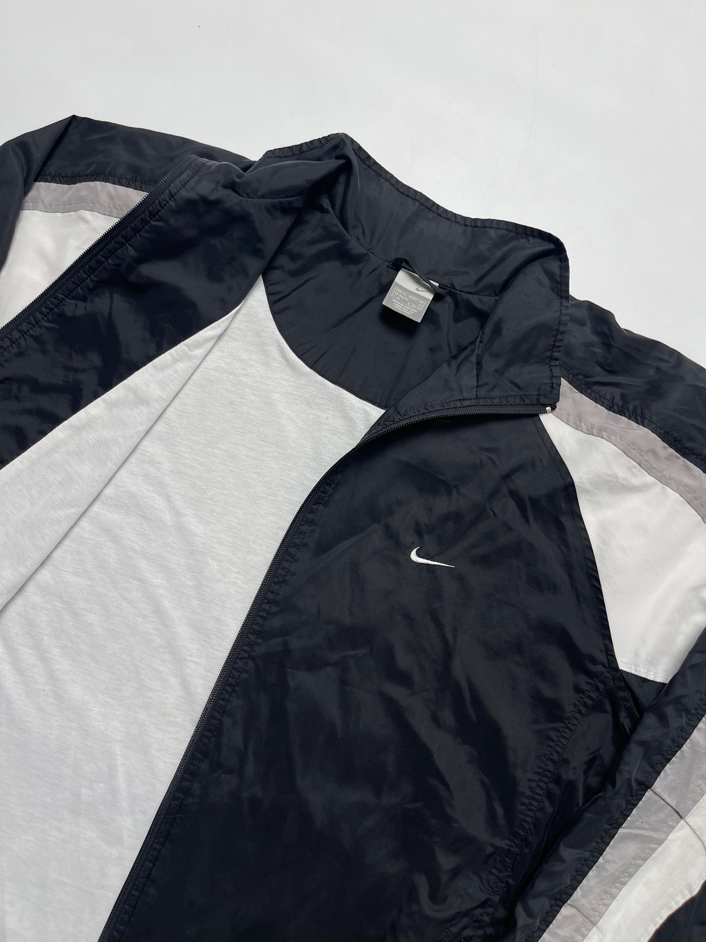 NIKE EARLY 2000s BLACK TRACKJACKET
