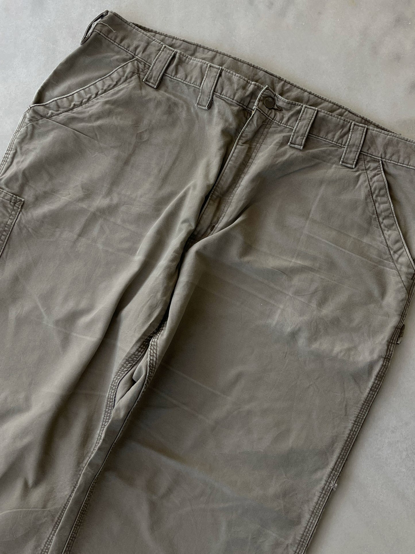 CARHARTT BEIGE THRASHED CARPENTER PANTS