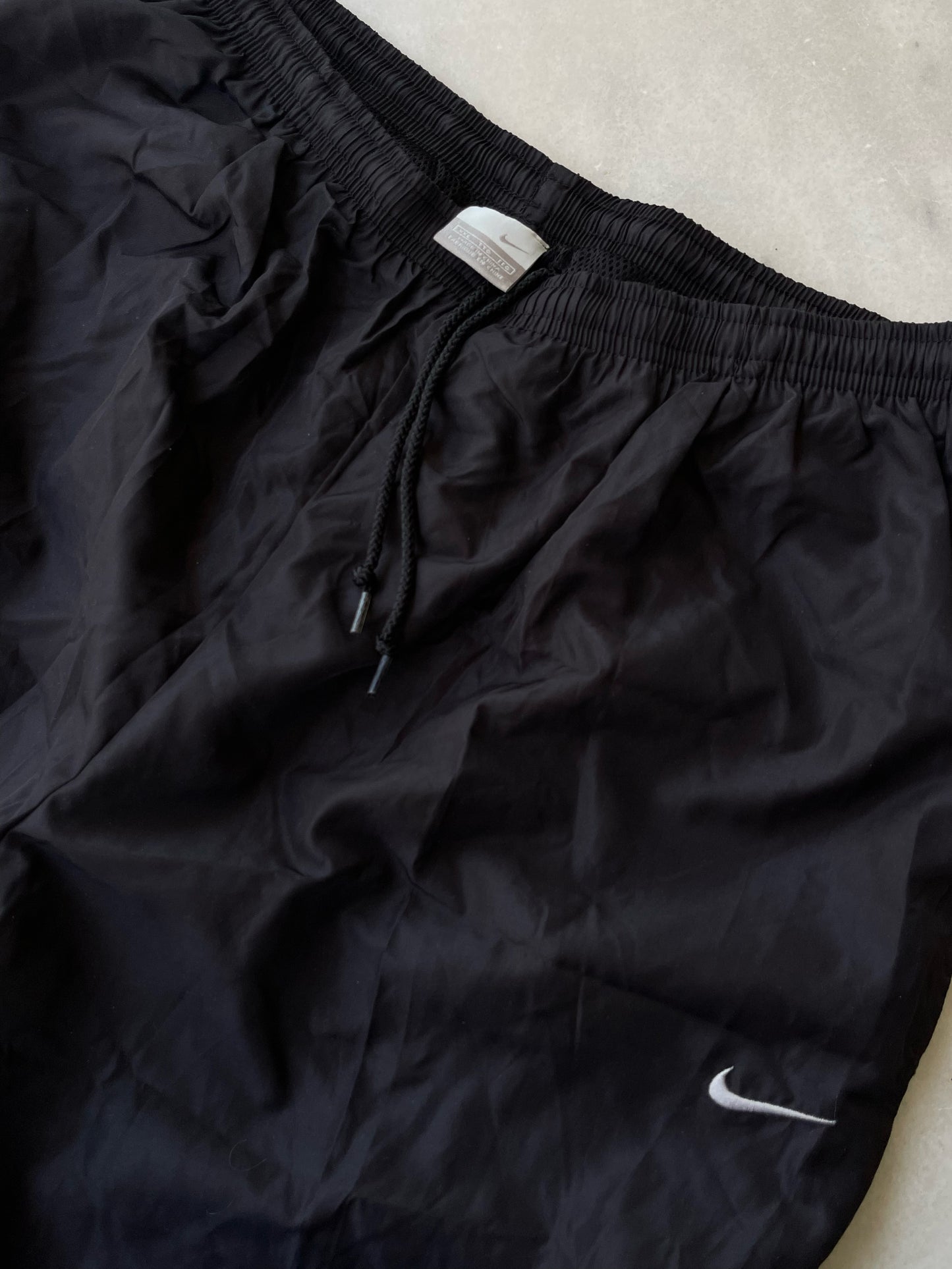 NIKE 2000s BLACK NYLON TRACKPANTS