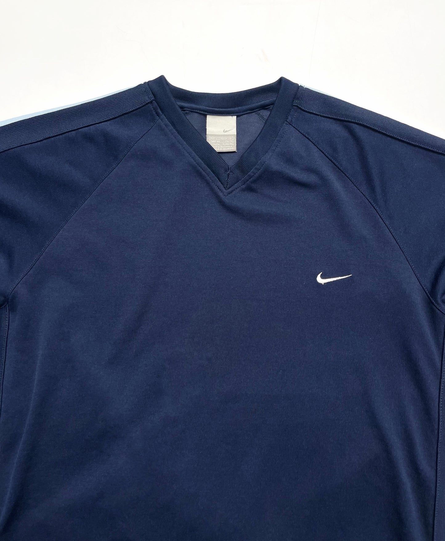 NIKE EARLY 2000s MINI SWOOSH V-NECK T-SHIRT
