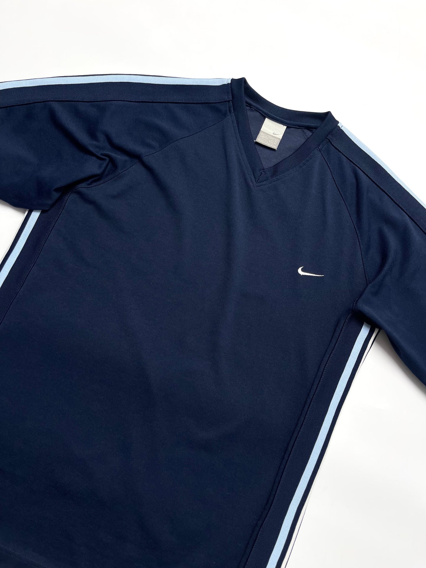 NIKE EARLY 2000s MINI SWOOSH V-NECK T-SHIRT