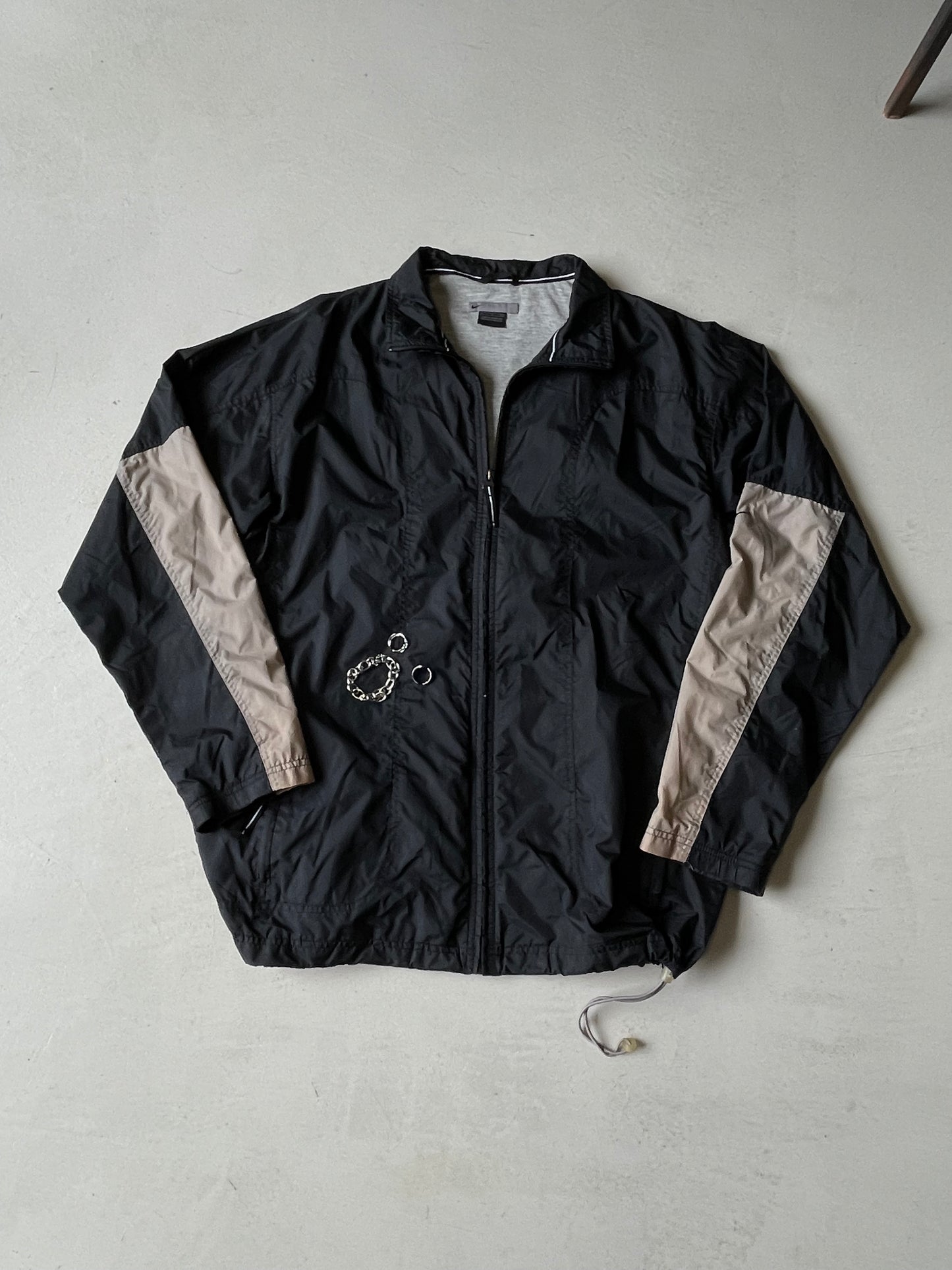 NIKE 00s RETRO BLACK WINDBREAKER (with beige/grey details)