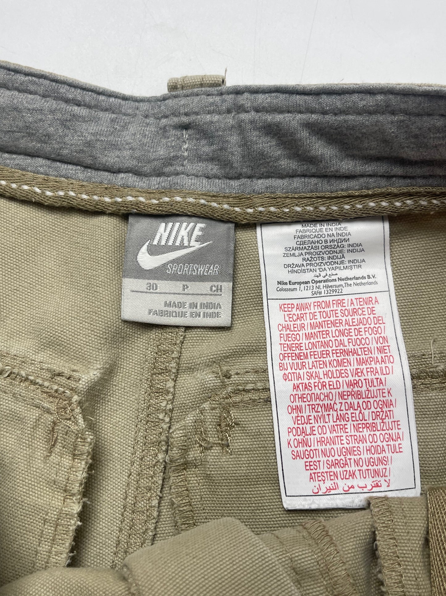 NIKE LATE 2000s BEIGE CARGO BERMUDA PANTS