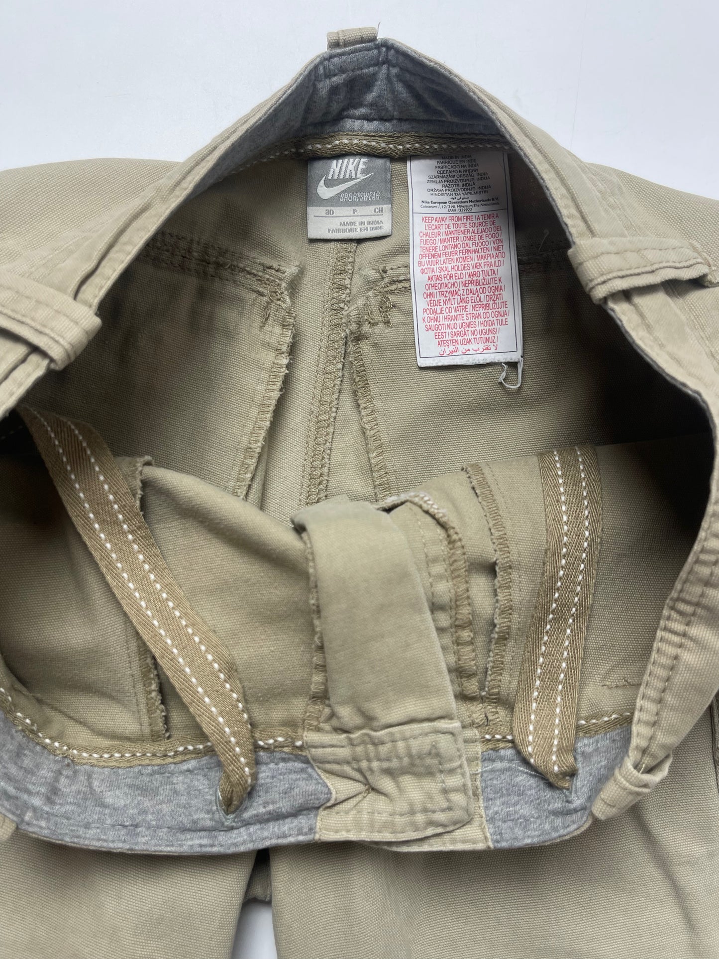 NIKE LATE 2000s BEIGE CARGO BERMUDA PANTS