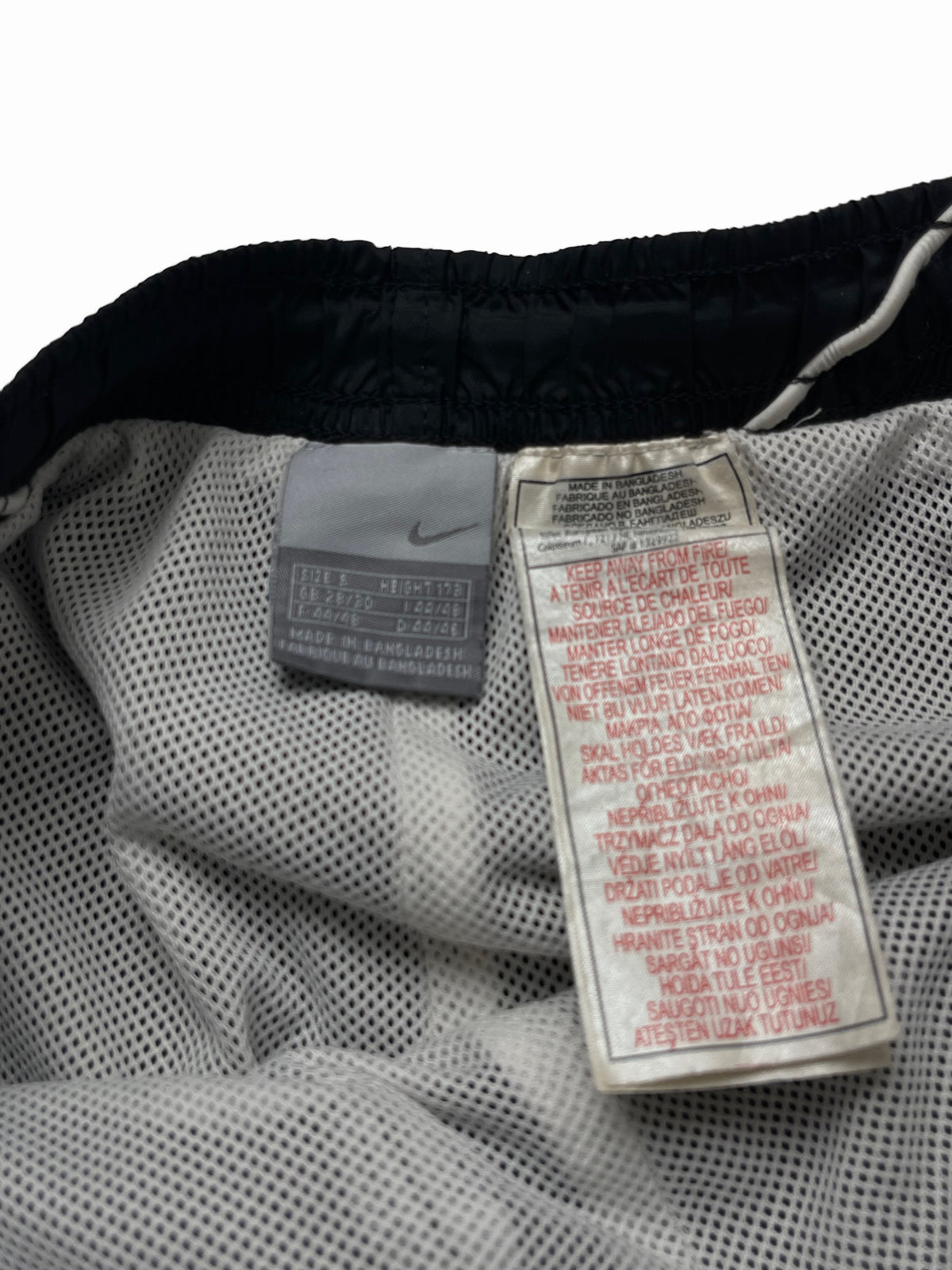 NIKE EARLY 2000s BLACK NYLON TRACKPANTS