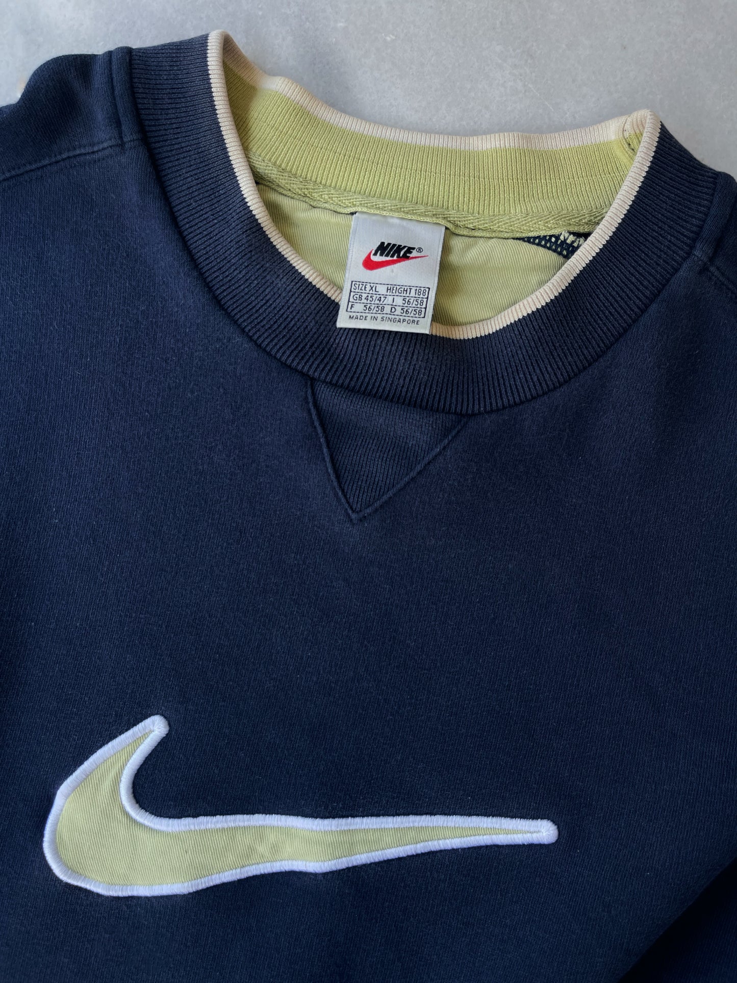 NIKE 1990s FADED BIG CENTRE SWOOSH CREWNECK SWEATSHIRT