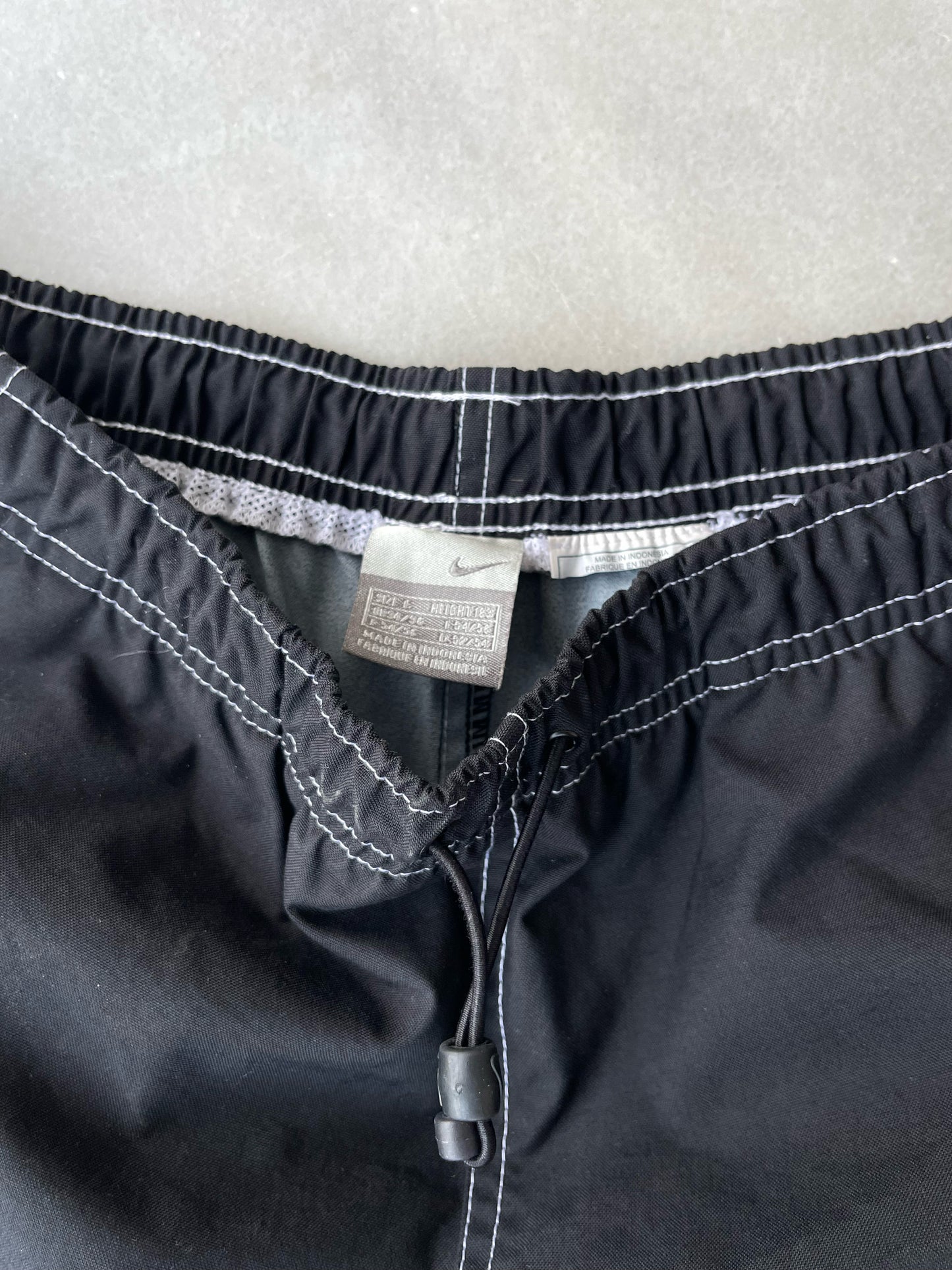 NIKE EARLY 2000s CAPRI BLACK TRACKPANTS